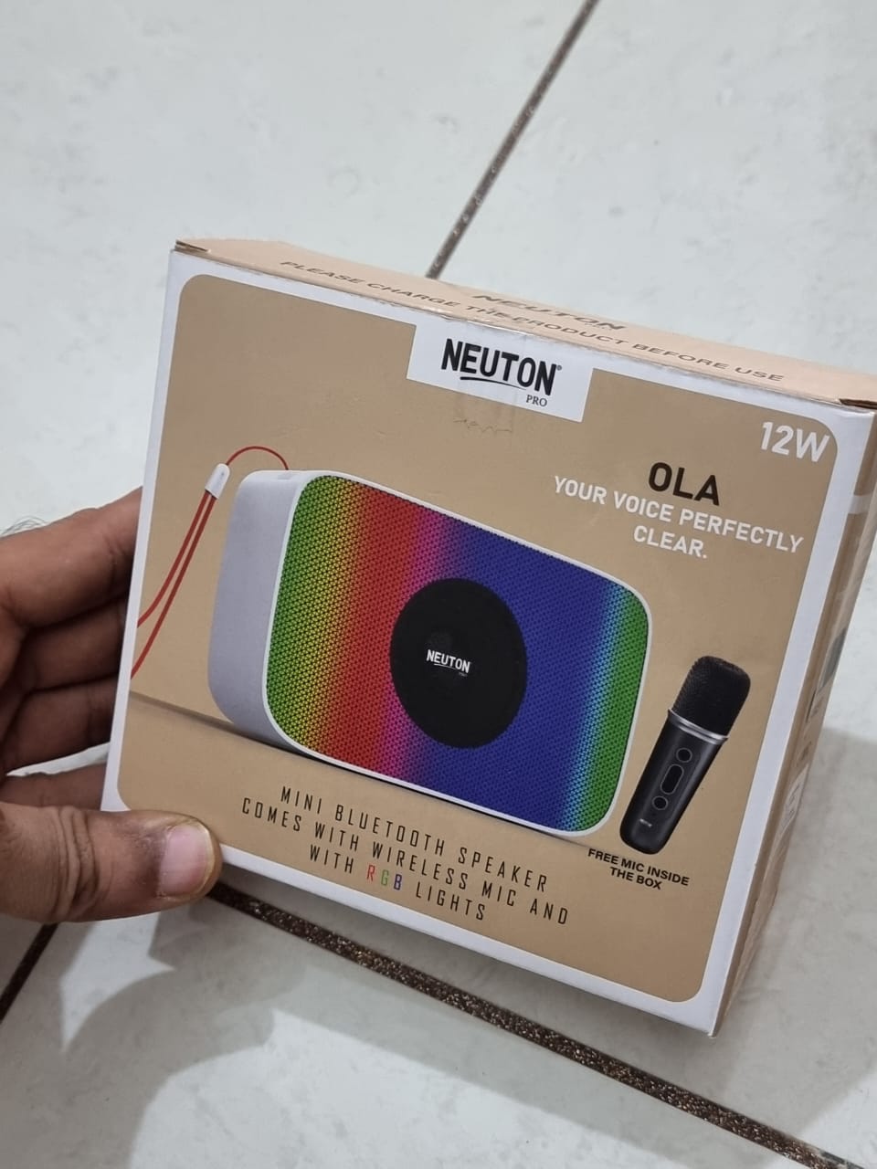 400070 NEUTON 12WATT Bluetooth Speaker with Mick 5 different voice change effects